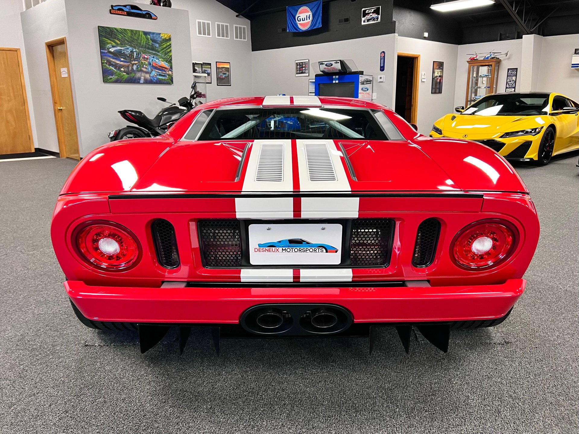 Used 2005 Ford GT RWD image 3