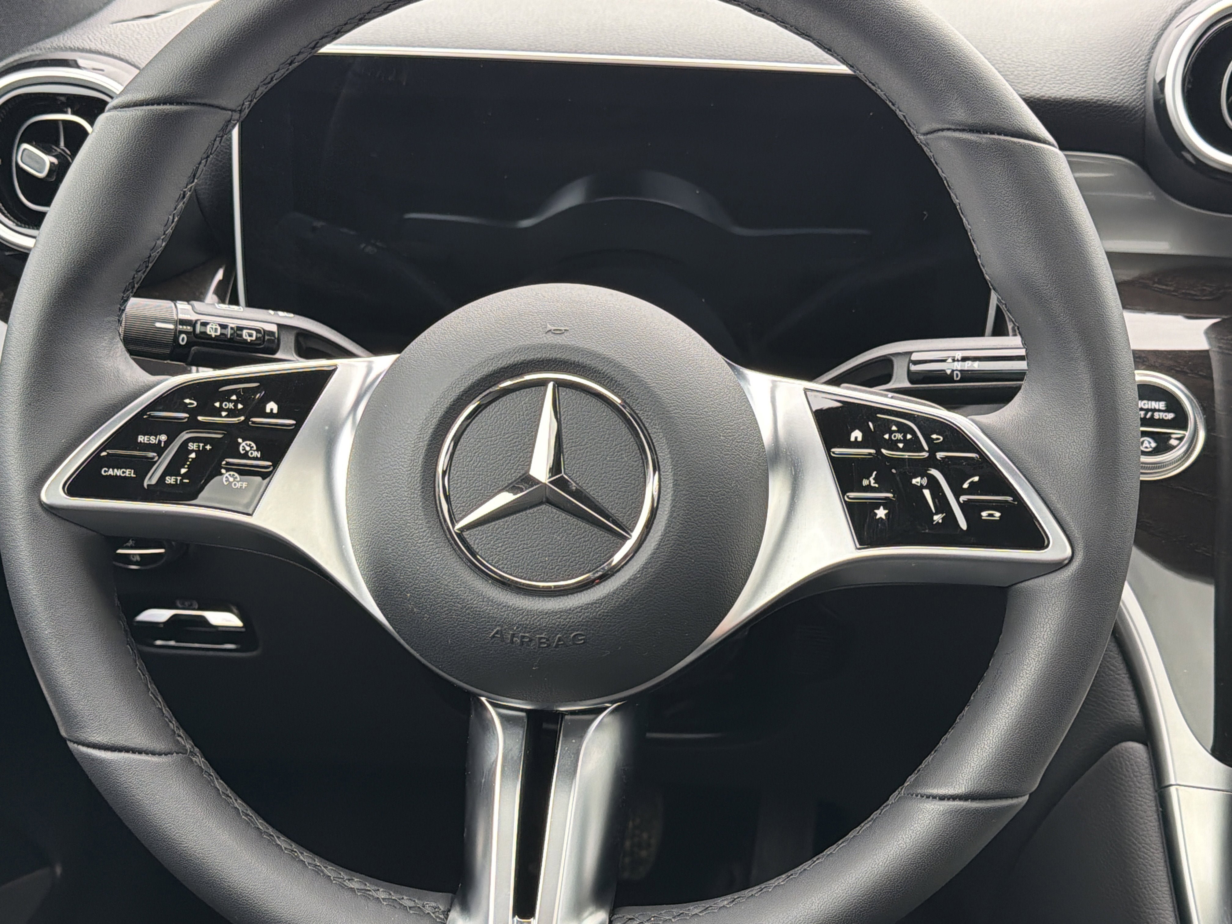 Used 2025 Mercedes-Benz GLC 300 4MATIC image 13