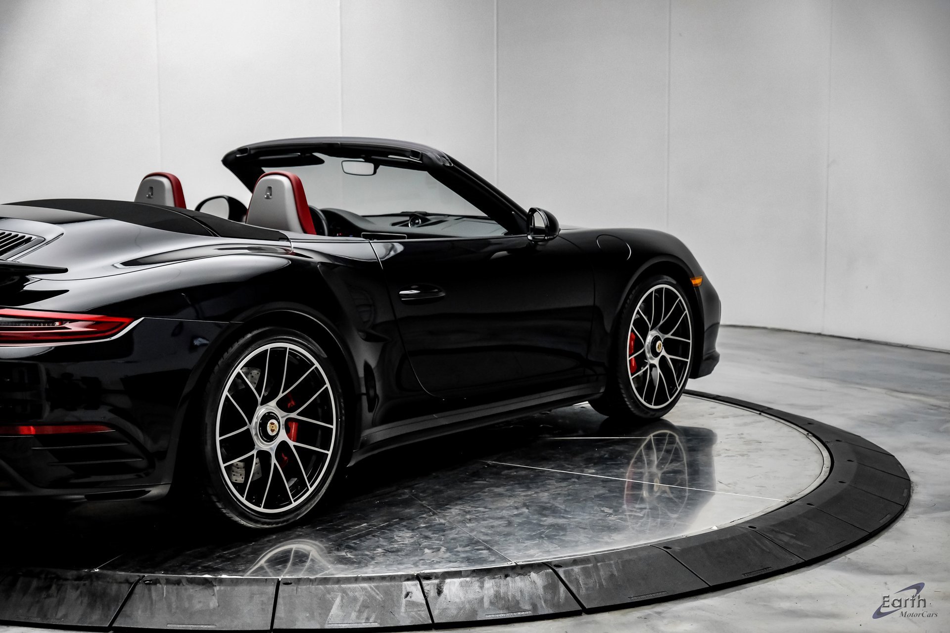 Used 2019 Porsche 911 Turbo image 21