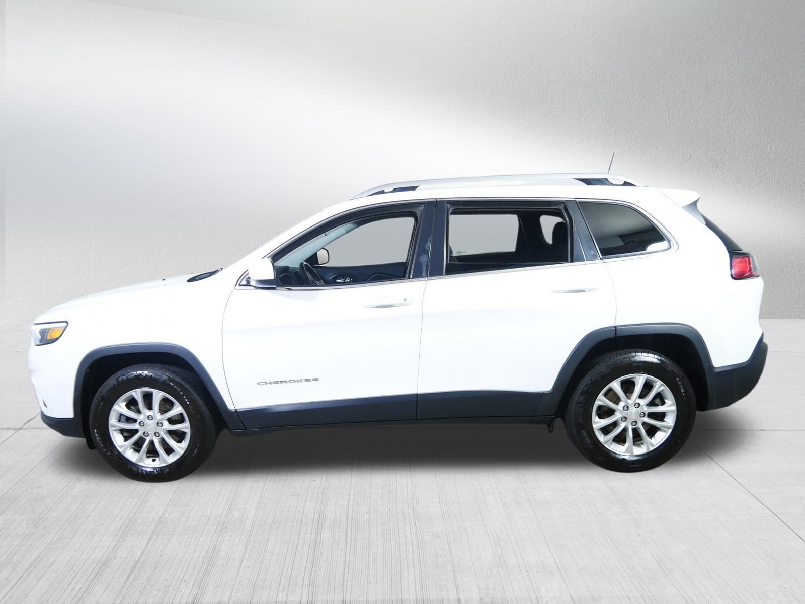 Used 2019 Jeep Cherokee Latitude w/ Cold Weather Group AWD/4WD image 4