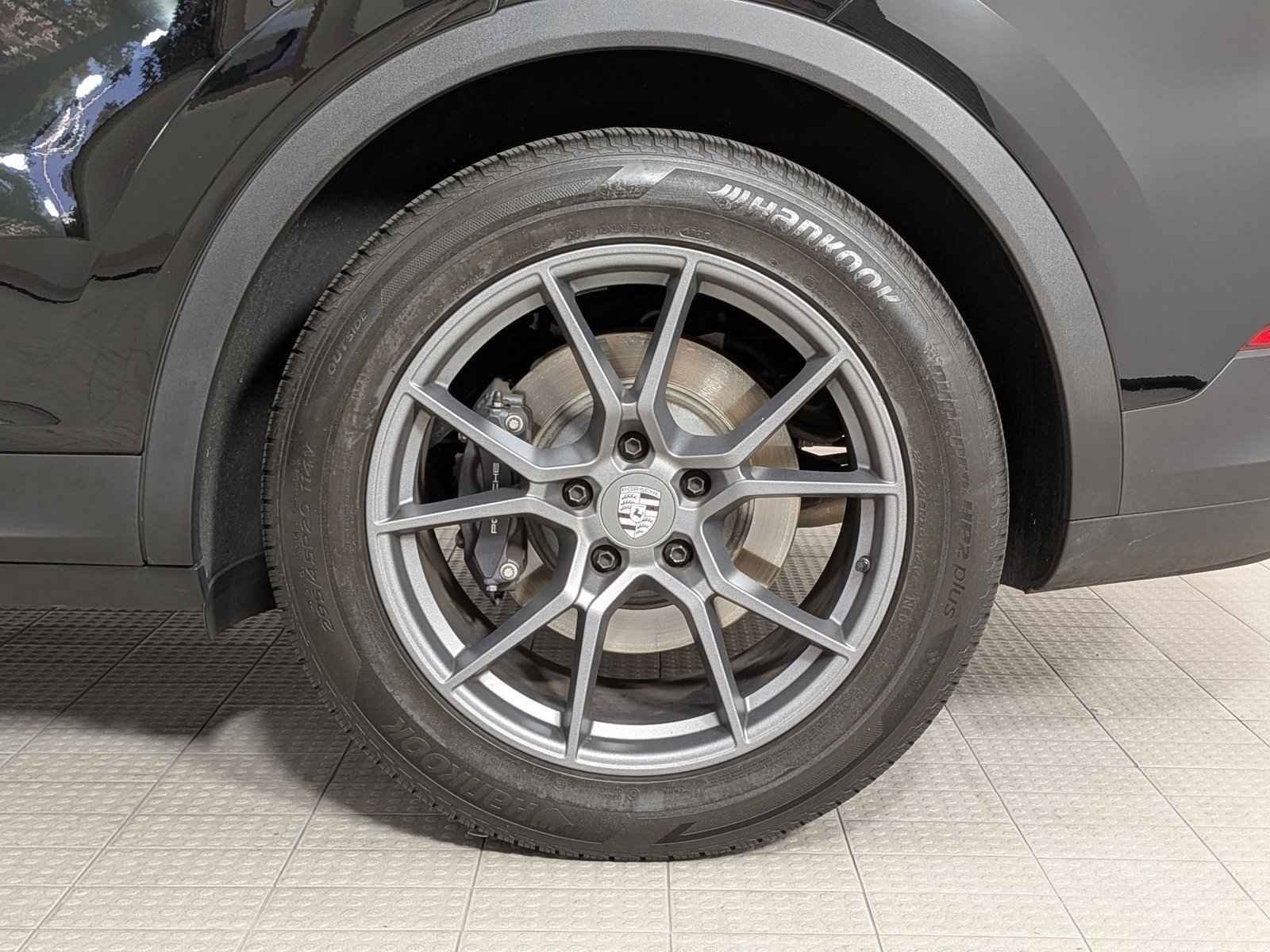 Certified 2024 Porsche Cayenne Coupe AWD/4WD image 29