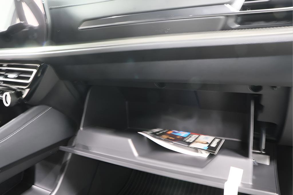 New 2026 Chevrolet Traverse LT w/ Driver Confidence Package image 33