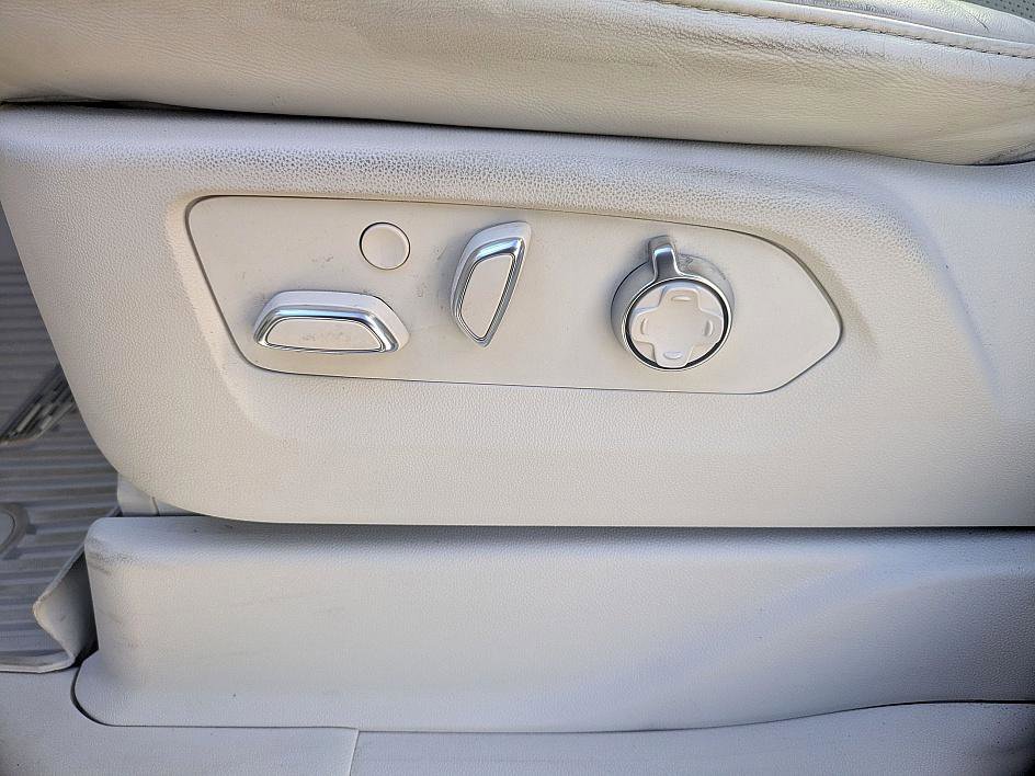 Used 2023 Cadillac Escalade Sport Platinum w/ LPO, ONYX Package image 13