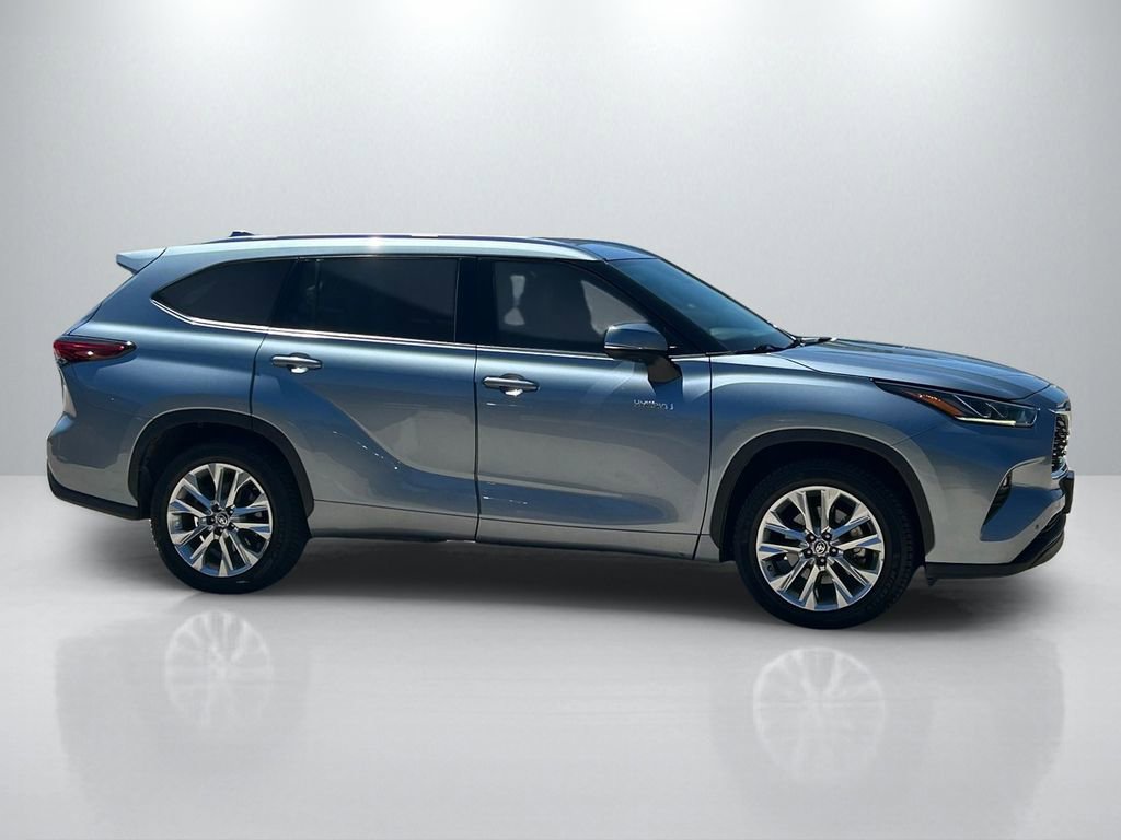 Used 2021 Toyota Highlander Limited FWD image 4