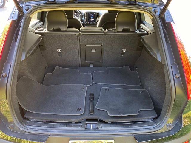 Used 2021 Volvo XC40 T5 Momentum image 29