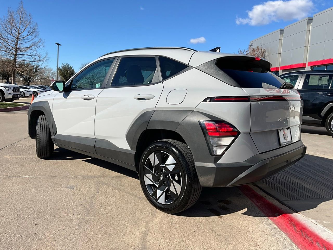 Used 2025 Hyundai Kona SEL image 8