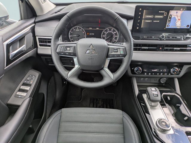 New 2026 Mitsubishi Outlander SE FWD image 17