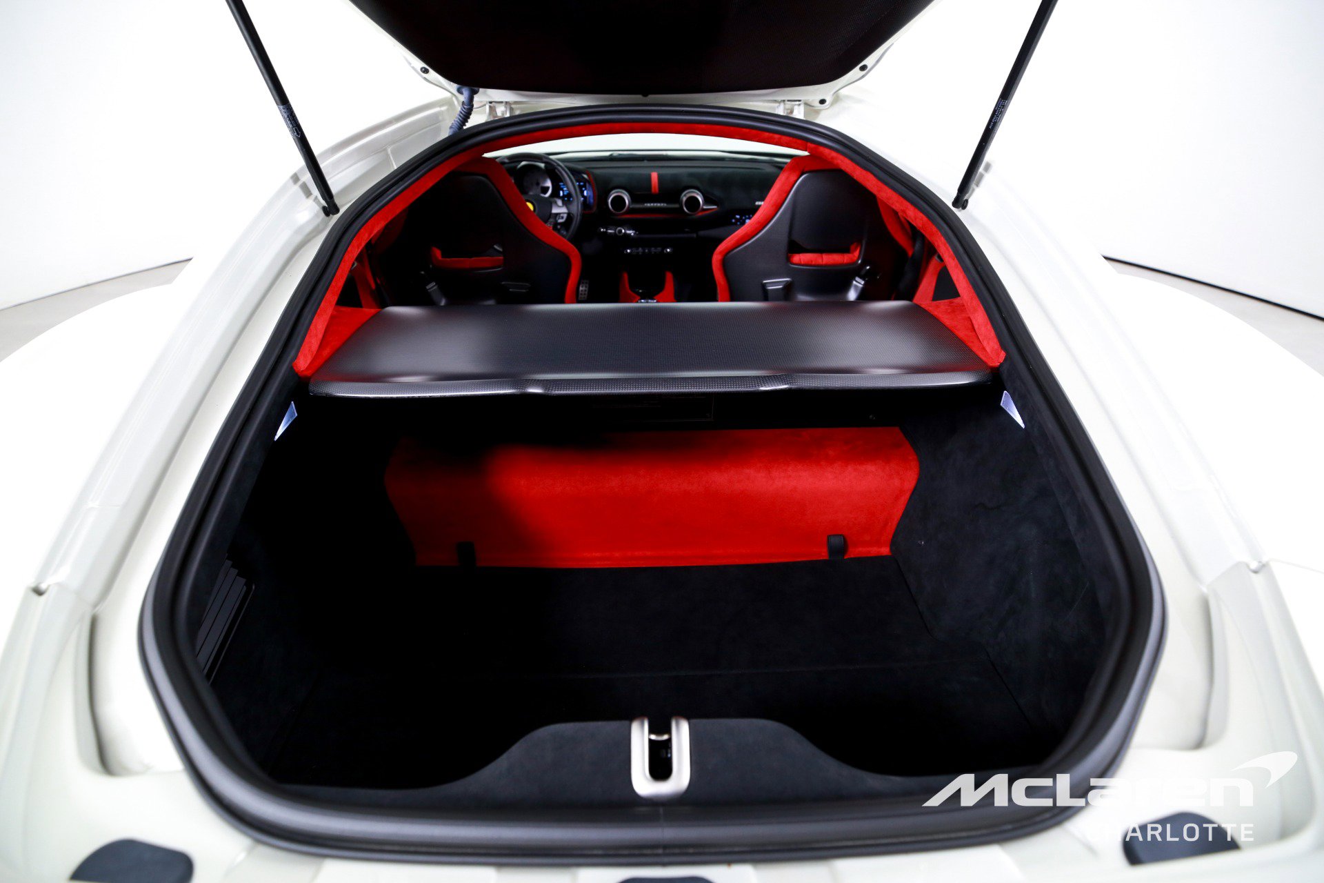 Used 2022 Ferrari 812 Competizione RWD image 18
