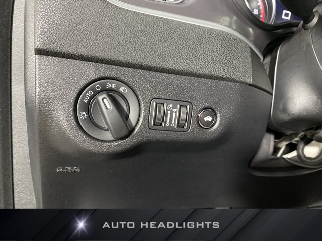 Used 2020 Dodge Charger SXT RWD image 25