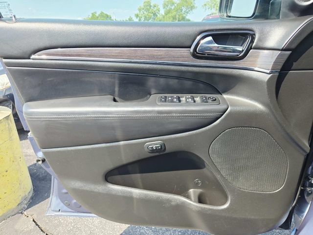 Used 2020 Jeep Grand Cherokee Overland AWD/4WD image 34