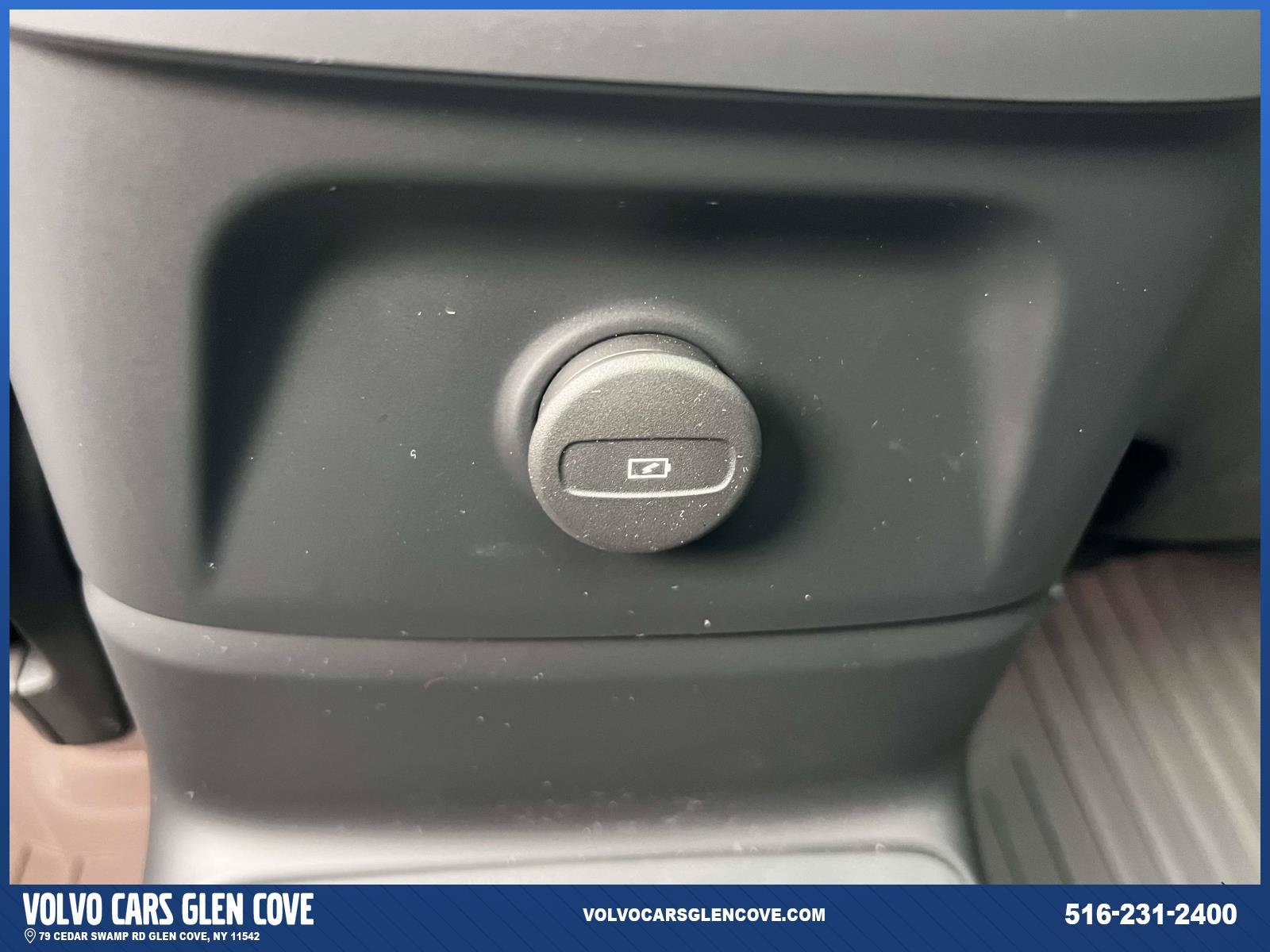 Used 2024 Volvo XC60 T8 Ultimate w/ Protection Package Premier AWD/4WD image 12