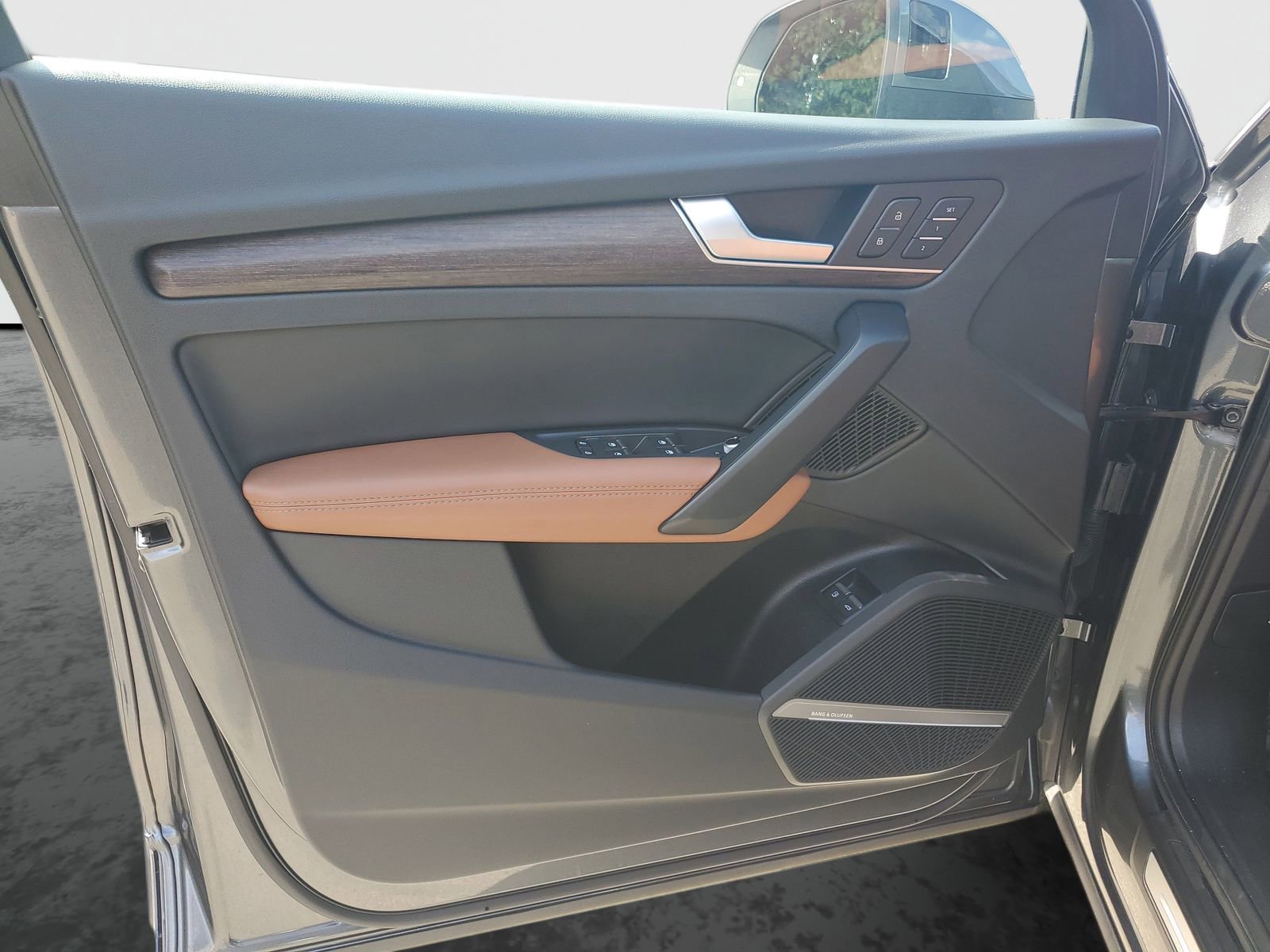 Used 2025 Audi Q5 e Premium Plus w/ Premium Plus Package image 21