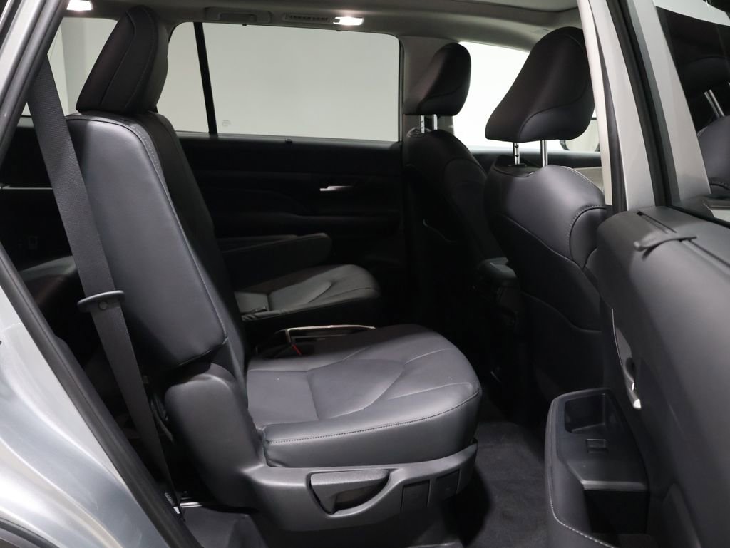 Used 2024 Toyota Grand Highlander Platinum image 23