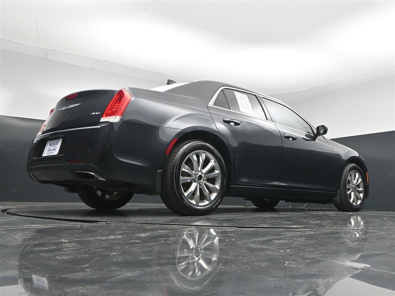 Used 2017 Chrysler 300 Limited w/ Value Package AWD/4WD image 31