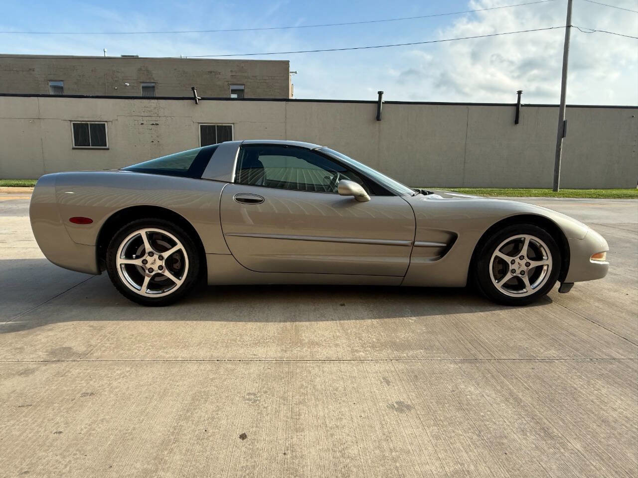 Used 2002 Chevrolet Corvette Coupe w/ Preferred Equipment Group2 image 3