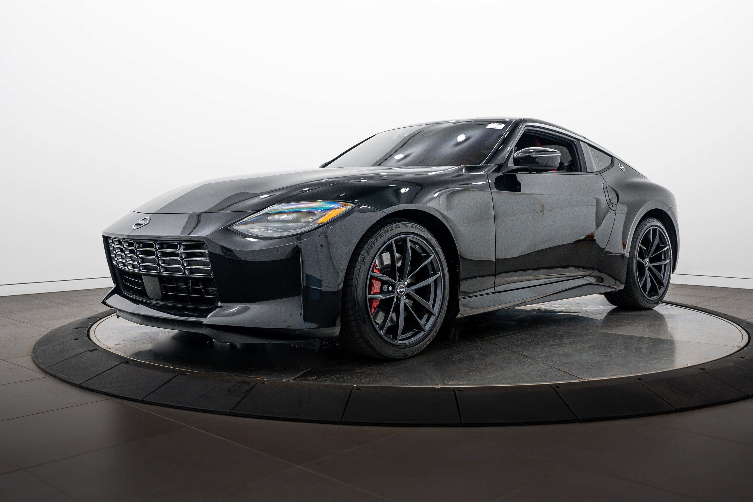 Used 2024 Nissan Z Performance w/ Floor Mat Package RWD image 7