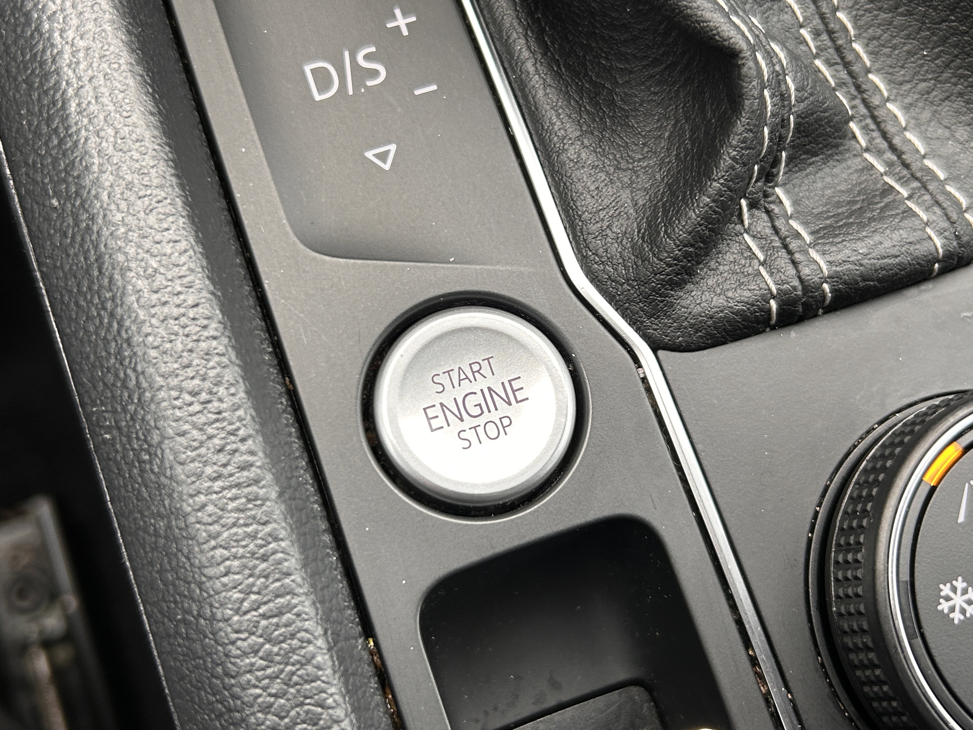 Certified 2023 Volkswagen Atlas SEL image 16