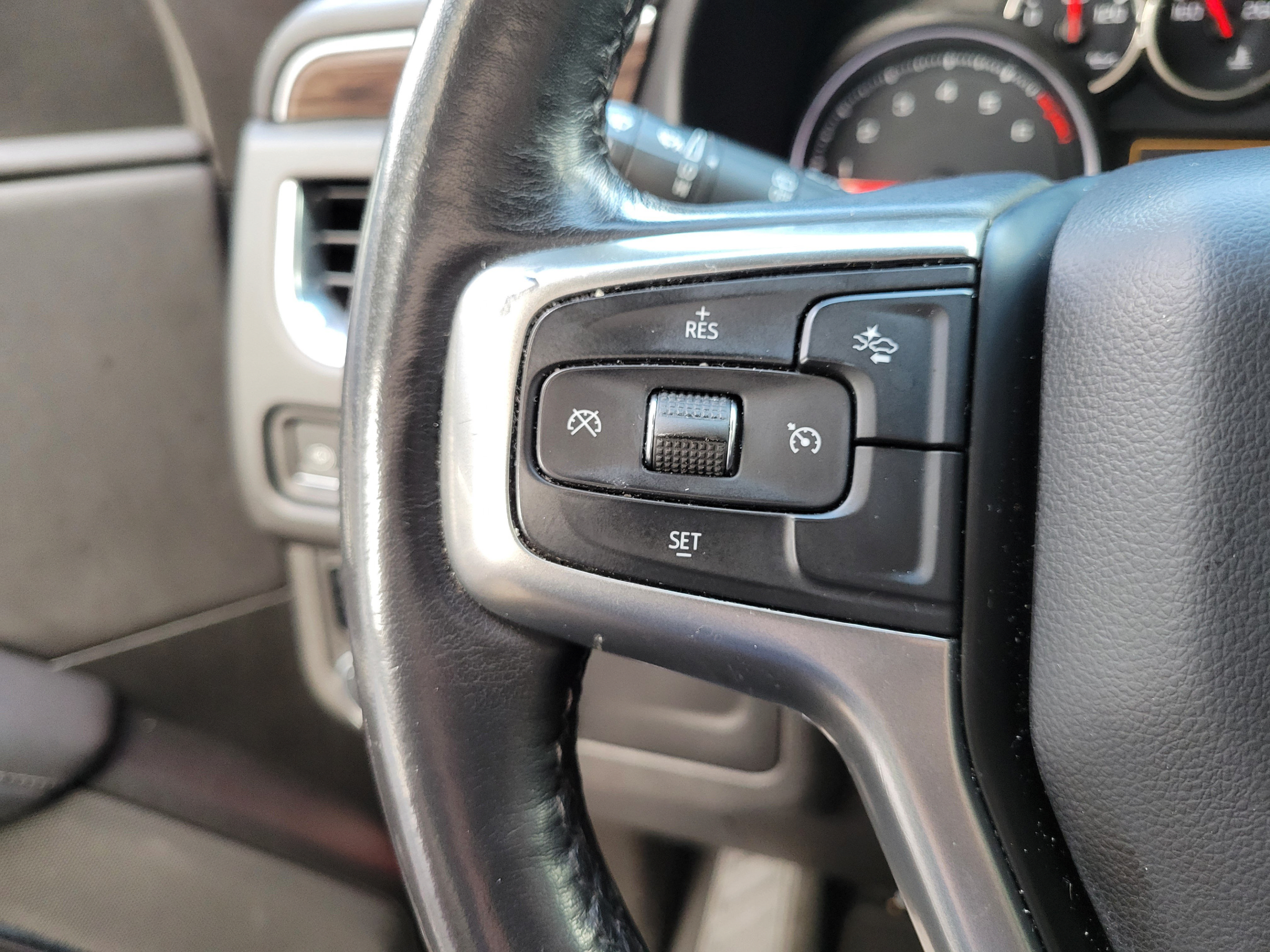 Used 2021 Chevrolet Tahoe Z71 w/ Rear Media and Nav Package AWD/4WD image 23