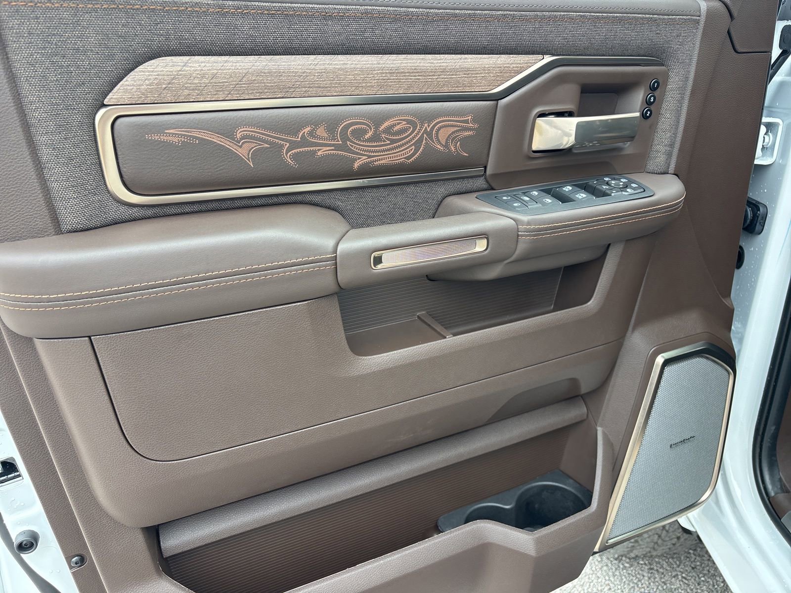 New 2026 RAM 2500 Limited AWD/4WD image 12