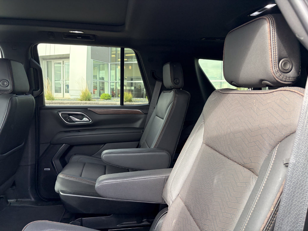 Used 2024 Chevrolet Tahoe High Country AWD/4WD image 12