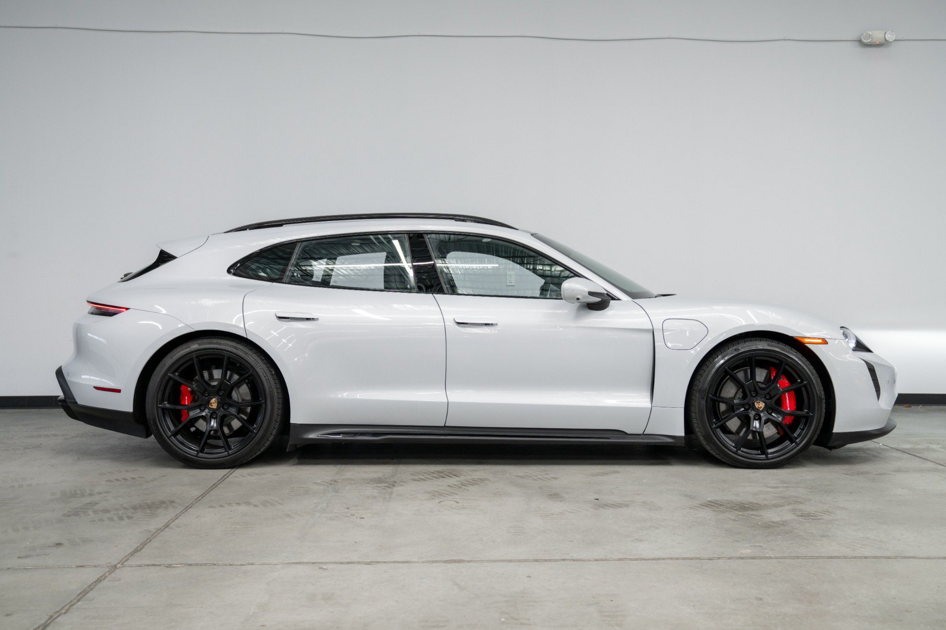 Used 2022 Porsche Taycan GTS AWD/4WD image 43