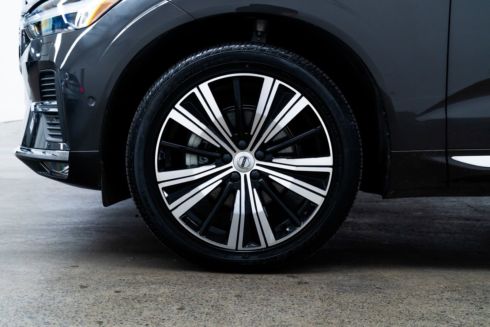 Used 2023 Volvo XC60 B5 Plus AWD/4WD image 7