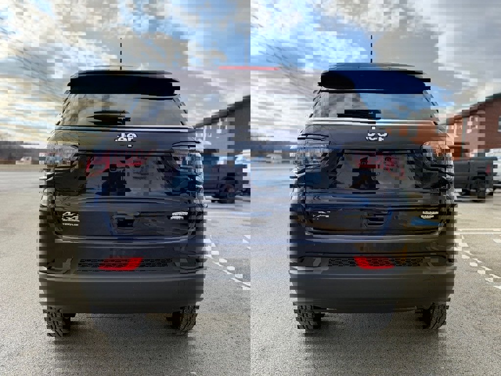 Used 2019 Jeep Compass Latitude w/ Cold Weather Group image 5