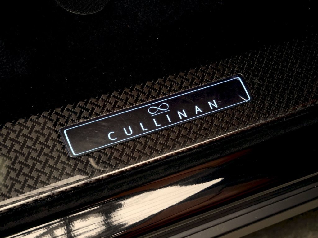 Used 2023 Rolls-Royce Cullinan Black Badge w/ Dark Exterior Package AWD/4WD image 9