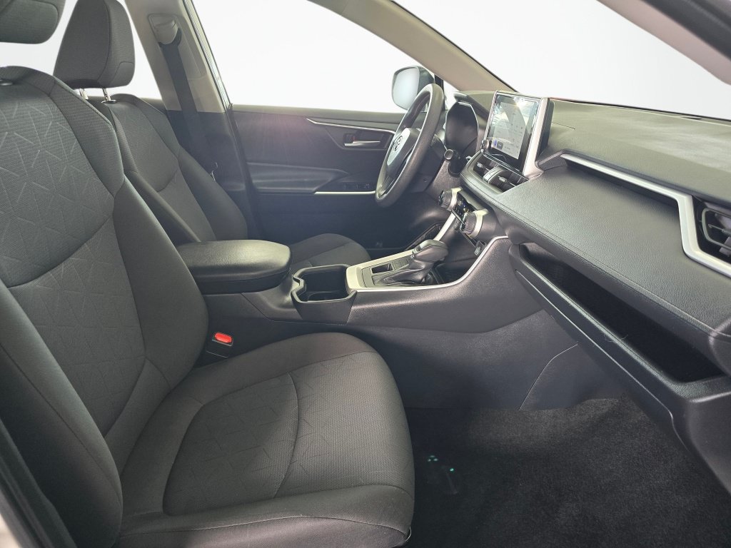 Used 2025 Toyota RAV4 XLE AWD/4WD image 43