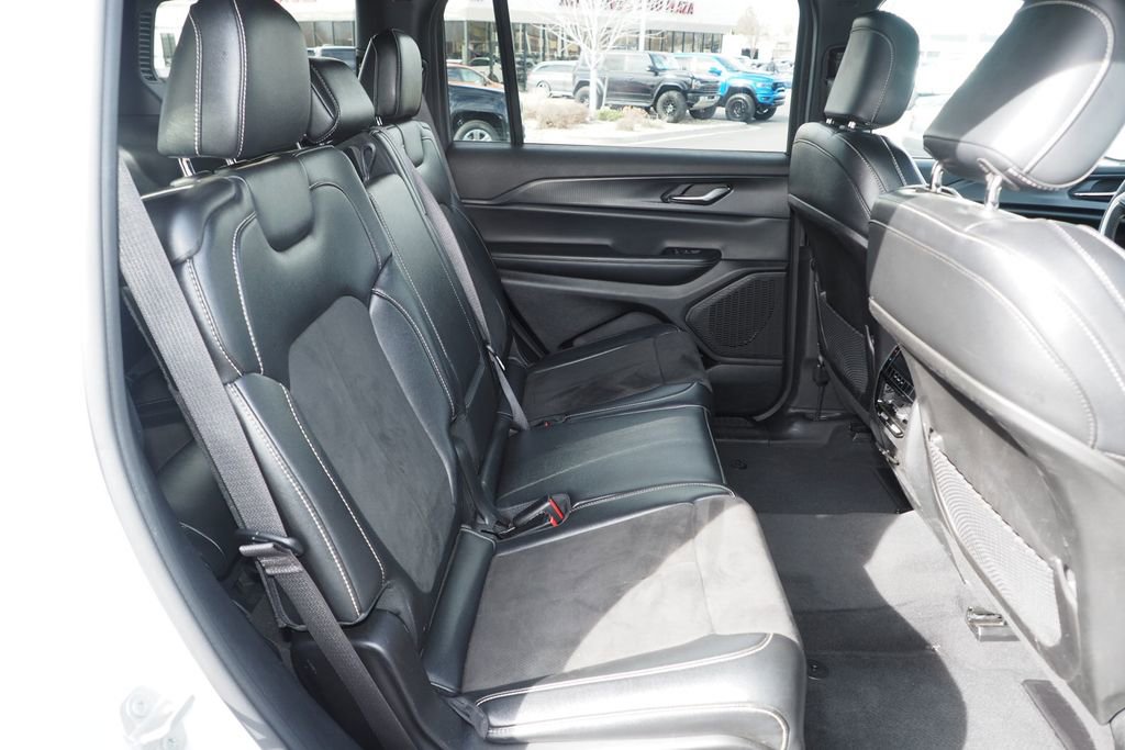 Used 2024 Jeep Grand Cherokee L Laredo AWD/4WD image 18