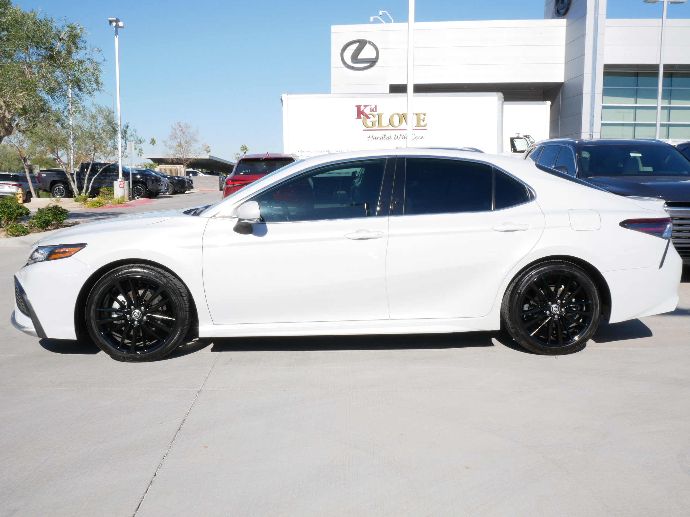 Used 2022 Toyota Camry XSE image 3