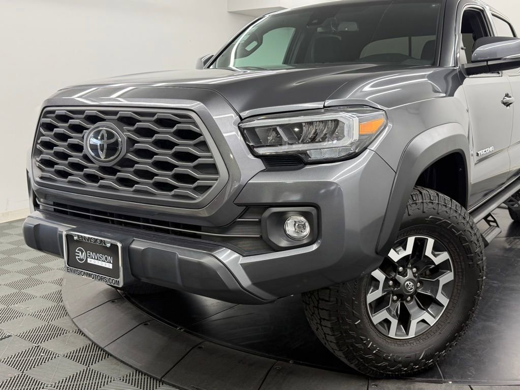 Used 2022 Toyota Tacoma TRD Off-Road w/ Technology Package image 3