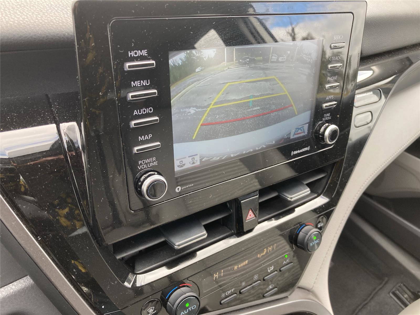 Used 2024 Toyota Camry SE image 15