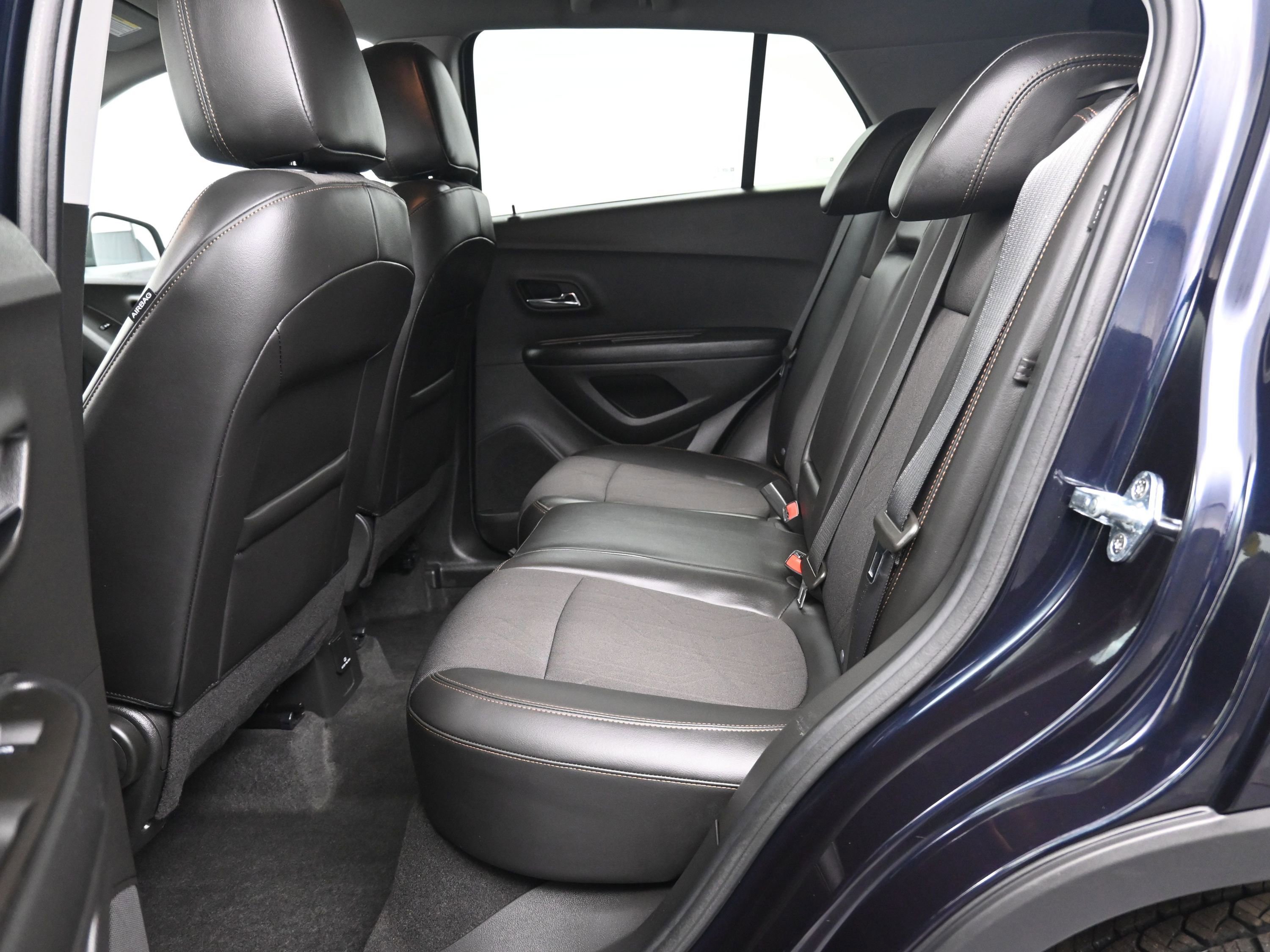 Used 2022 Chevrolet Trax LT w/ LT Convenience Package image 23
