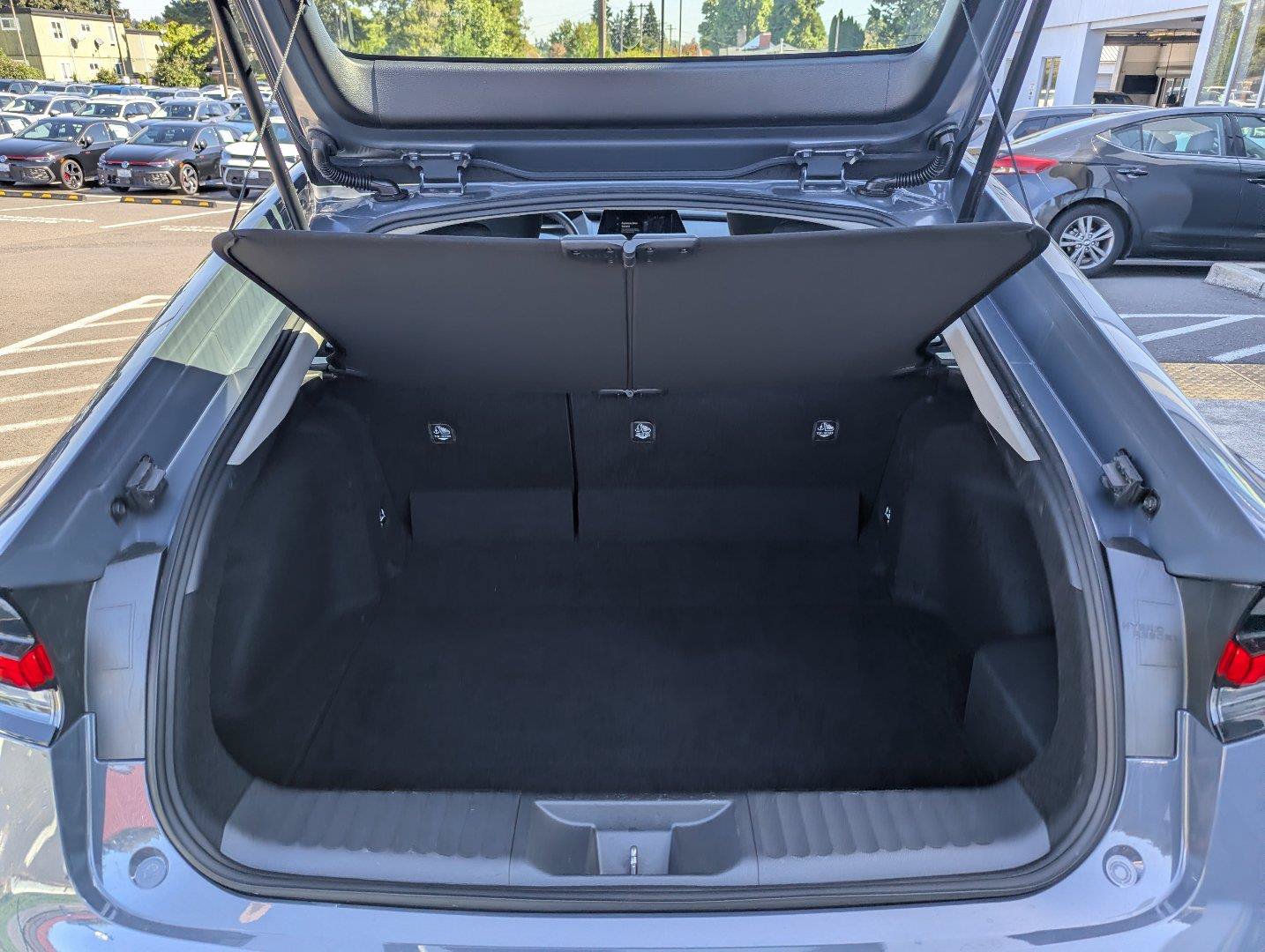 Used 2025 Toyota Prius LE FWD image 27
