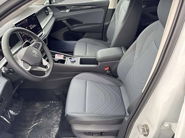 New 2025 Volkswagen Tiguan SE image 4