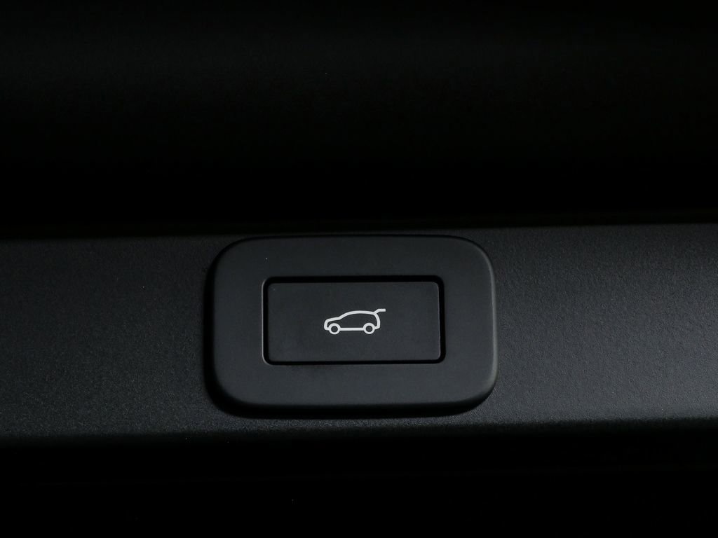 Used 2023 Land Rover Range Rover SE image 32