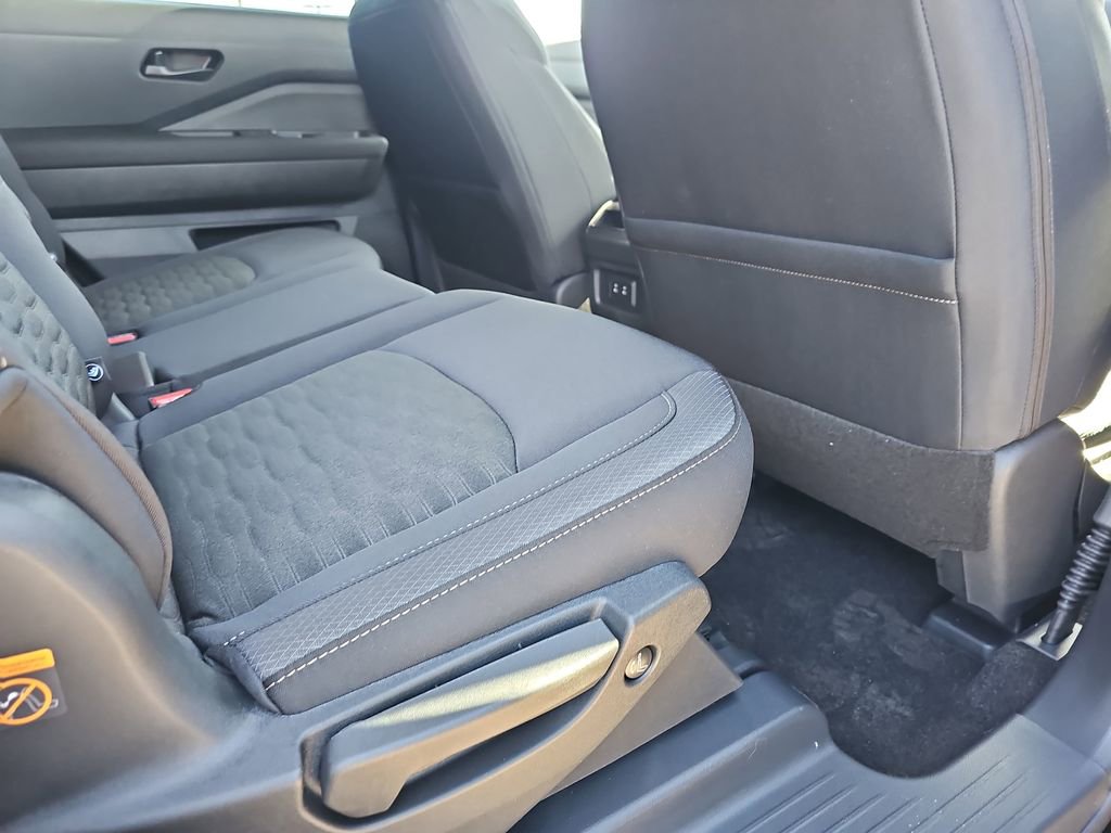 New 2026 Nissan Pathfinder Platinum image 13