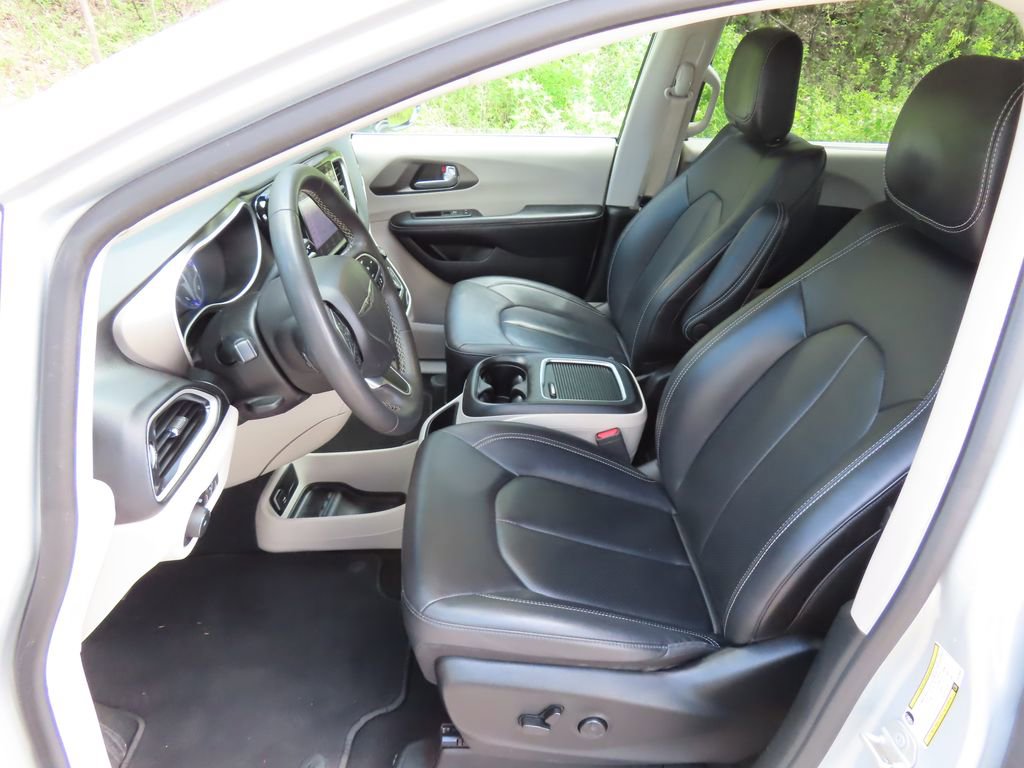 Certified 2024 Chrysler Pacifica Touring-L FWD image 21