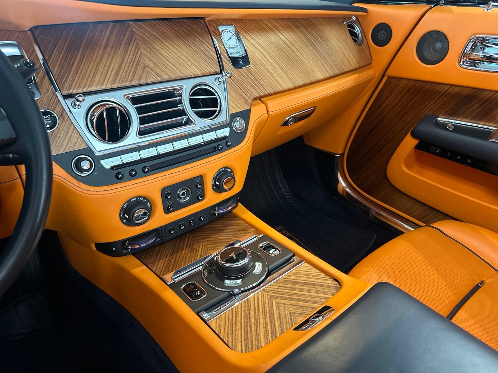 Used 2016 Rolls-Royce Dawn RWD image 14