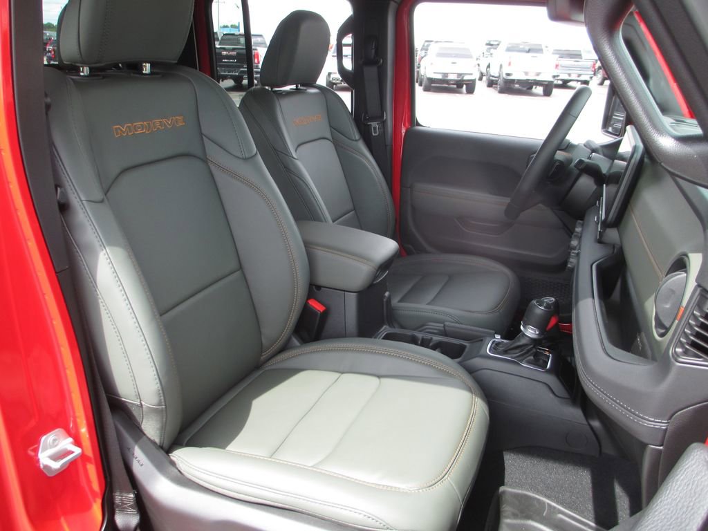 Used 2024 Jeep Gladiator Mojave AWD/4WD image 22