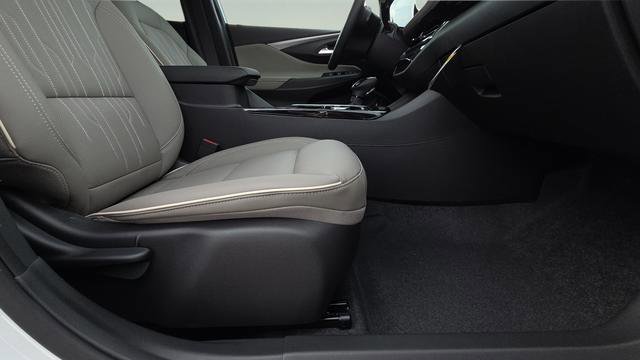 New 2026 Buick Envista Avenir image 16