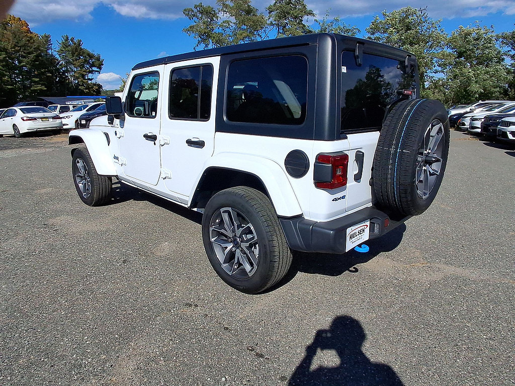 Certified 2024 Jeep Wrangler Unlimited w/ Convenience Group AWD/4WD image 6