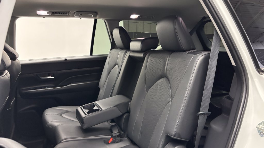 Used 2024 Toyota Grand Highlander AWD image 33