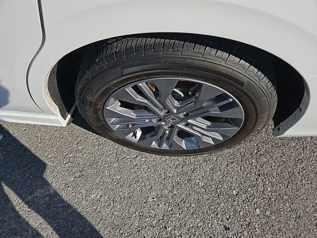 Used 2025 Honda Odyssey Touring image 12