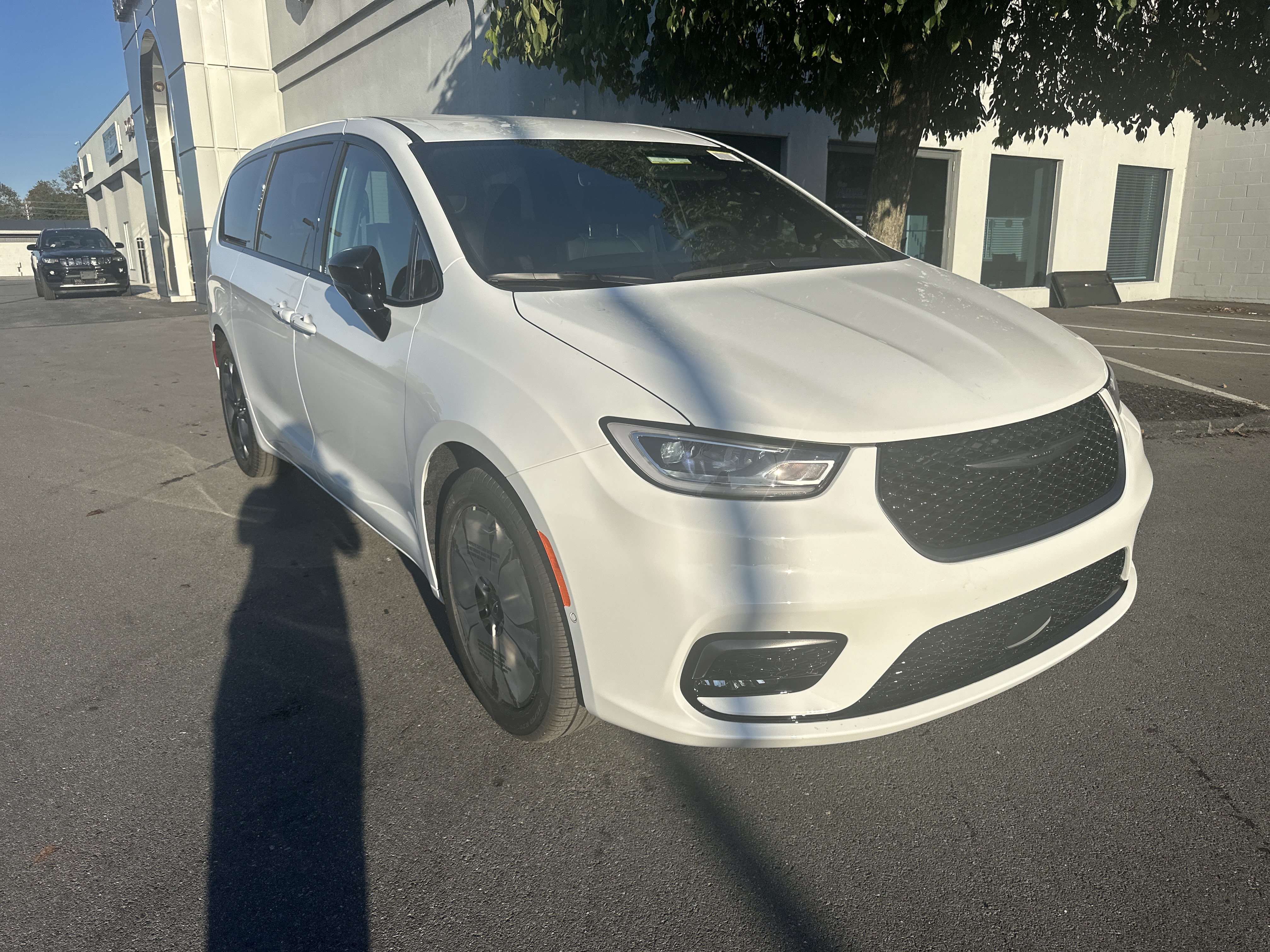 New 2026 Chrysler Pacifica Select FWD image 1