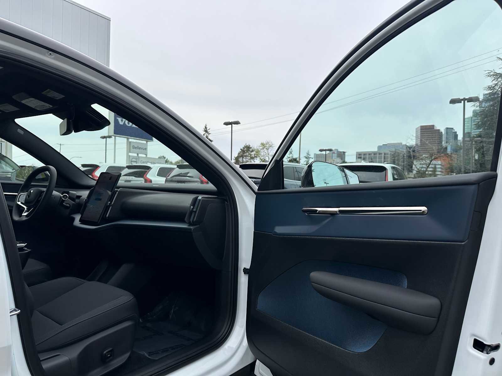 Used 2025 Volvo EX30 Plus w/ Protection Package Premier AWD/4WD image 11