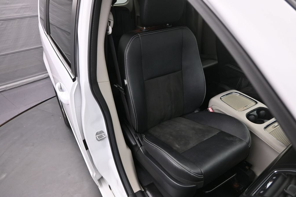 Used 2019 Dodge Grand Caravan SXT FWD image 11