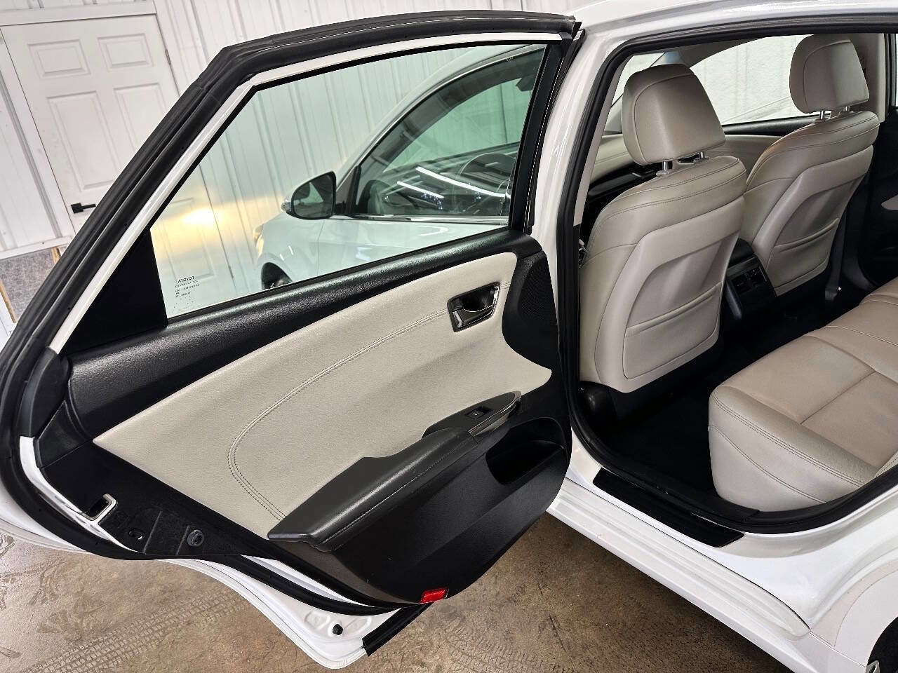 Used 2018 Toyota Avalon XLE image 29