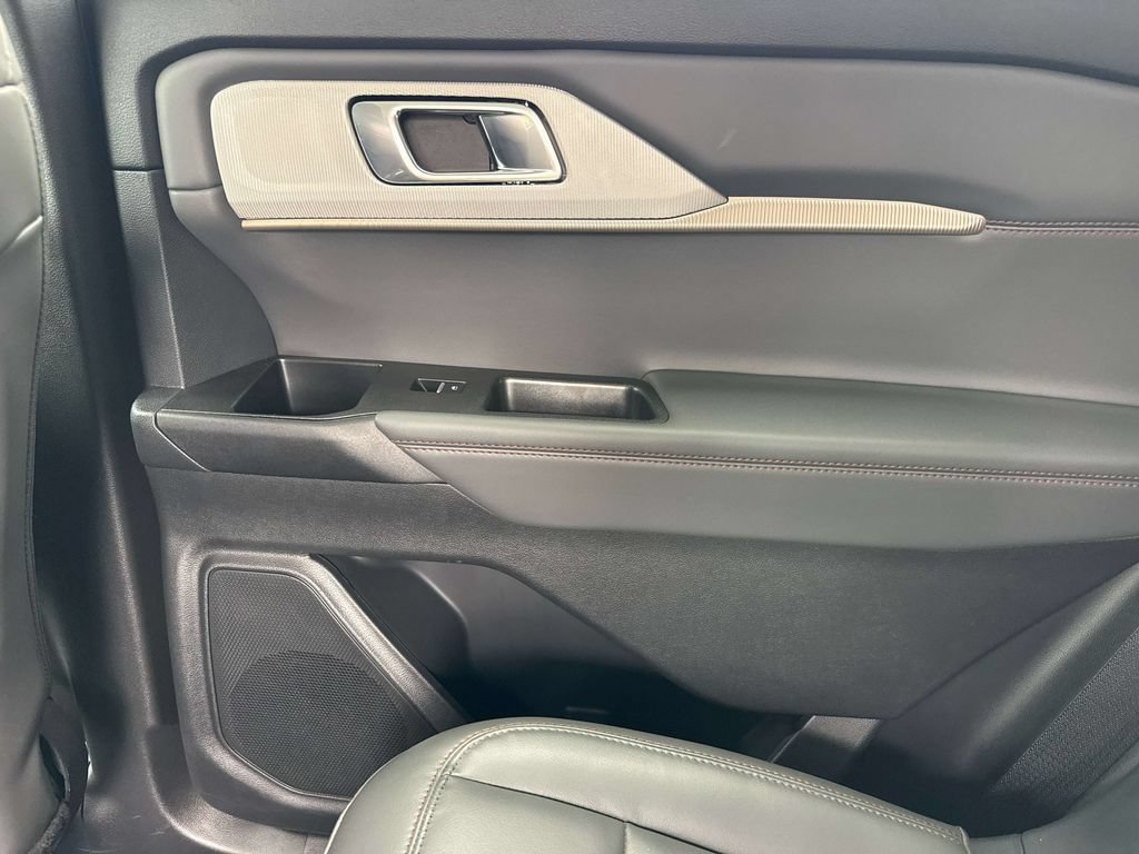 Used 2025 Ford Explorer Active w/ Active Comfort Package RWD image 13